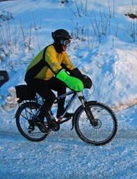 Morten Kerr demonstrates winter cycling in Norway