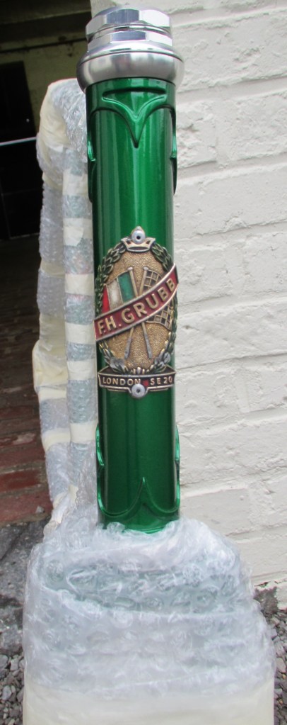 Crossed flad head badge Freddie Grubb Fixie