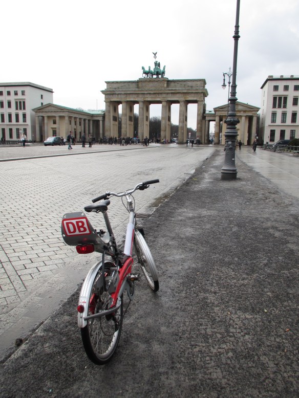 Brandenburg Gate Deutschebahn call bike