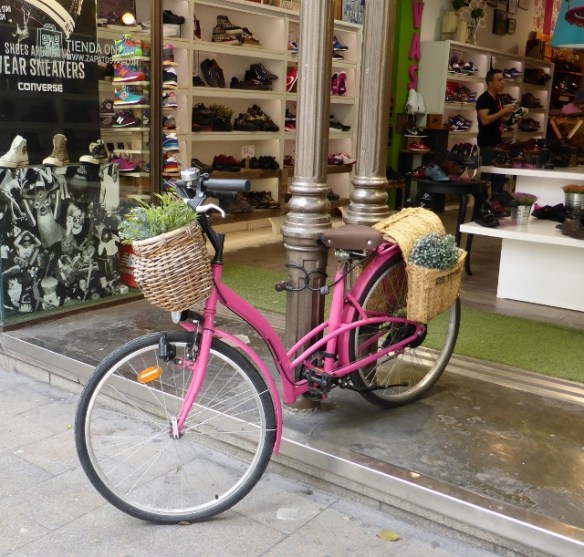 Bike display shoe shop Madrid