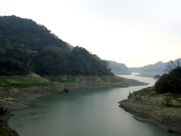 reservoir view Taiwan cycle tour