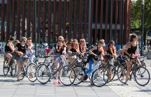 Cycling in Bruges by Kevin Mayne