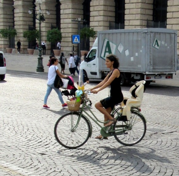 women-cyclists-of-verona-9